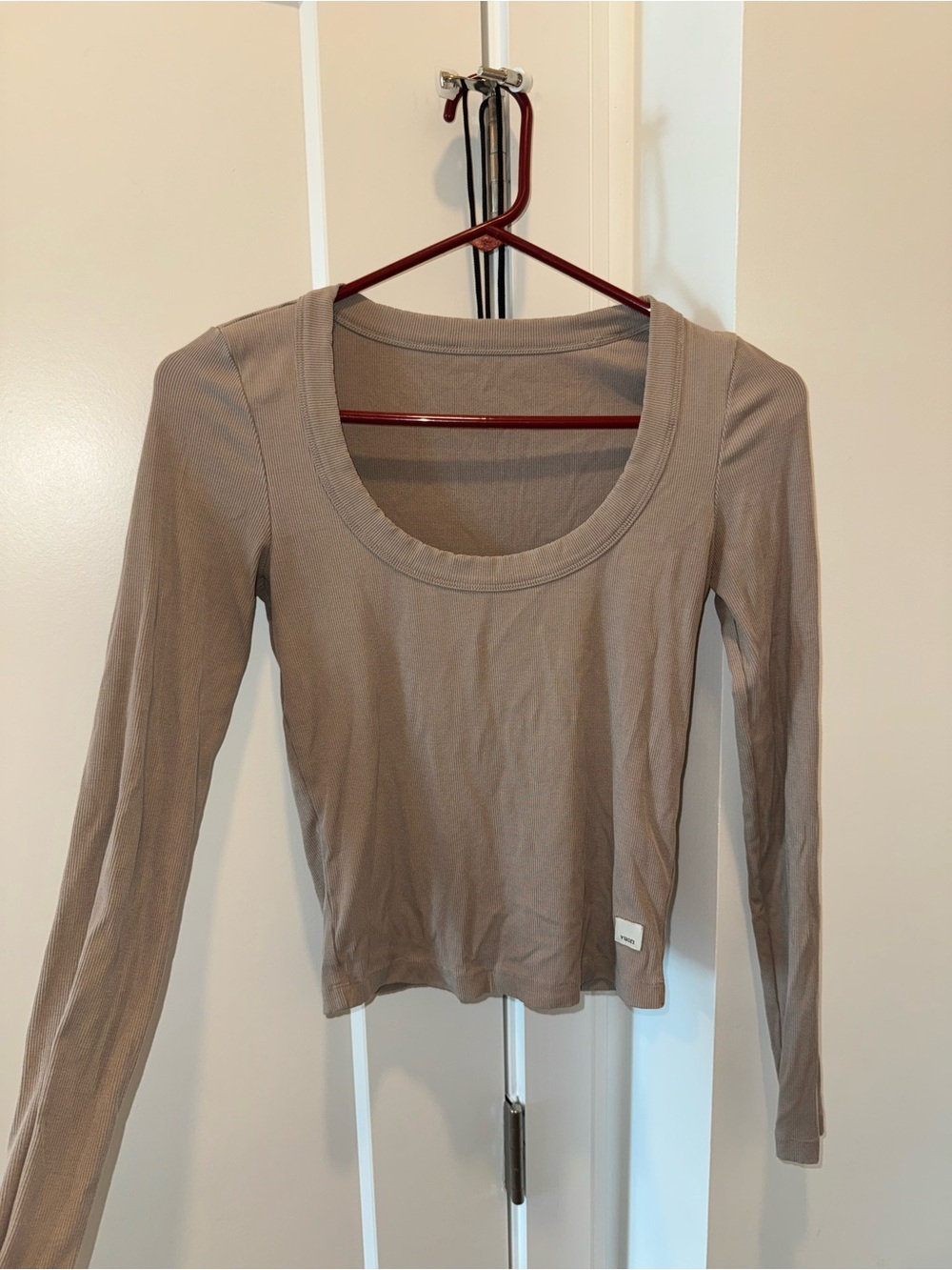 Vuori Scoop Neck Long Sleeve Top - Taupe
